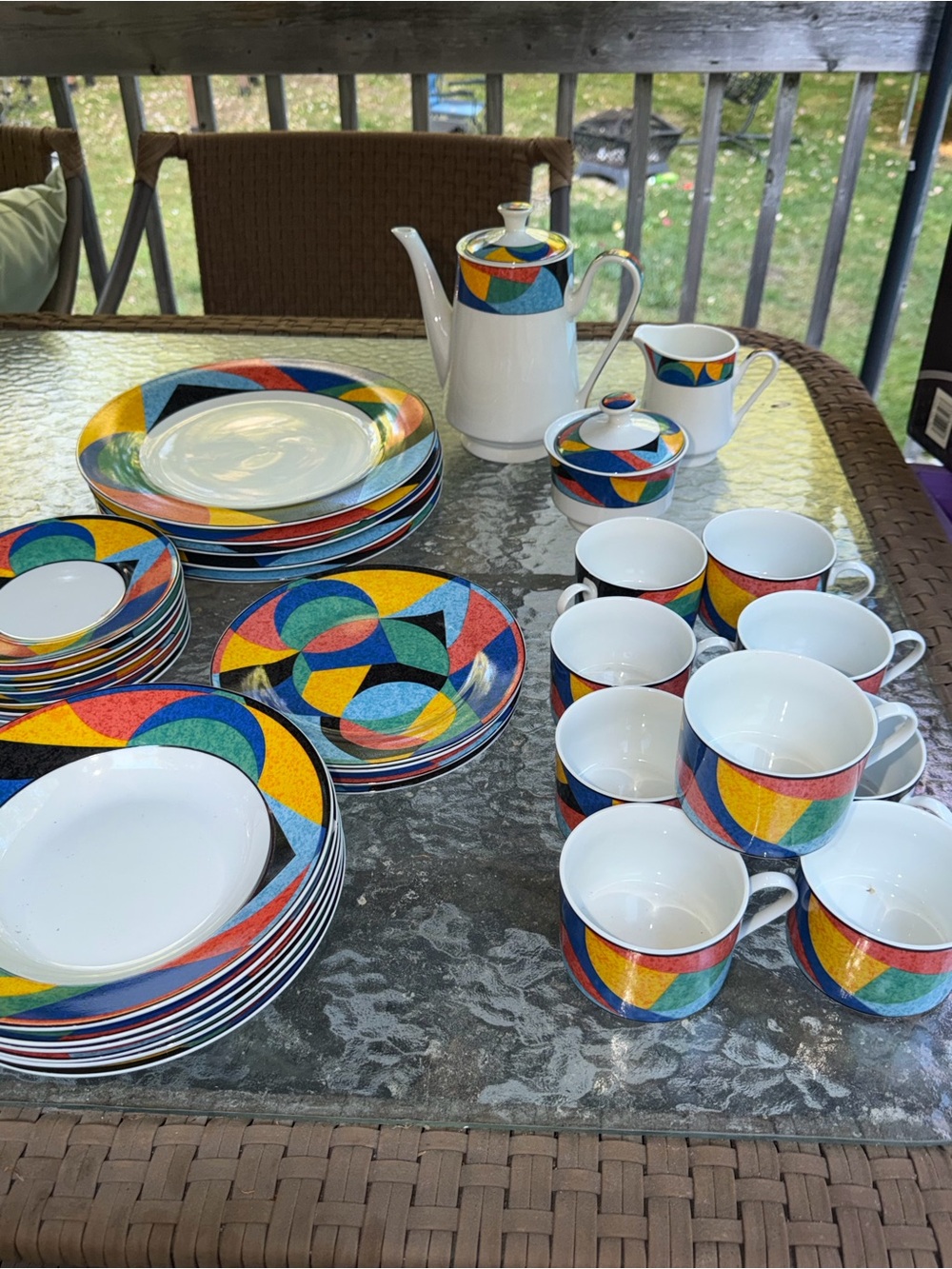 Kirkland Signature Multicolor Geometric Dinnerware Set